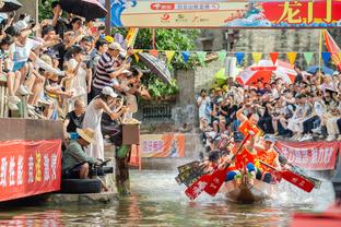 一顿秀暴扣！字母哥全明星赛半场10投6中得12分4板1助